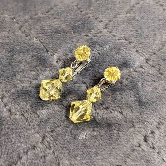Vintage Soft Butter Yellow Crystal Dangle Clip Earrings - Picture 7 of 9